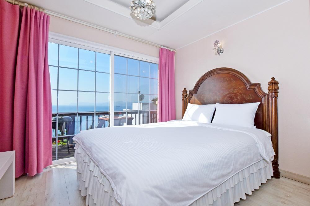 Namhae Bluemare Pension Exterior photo