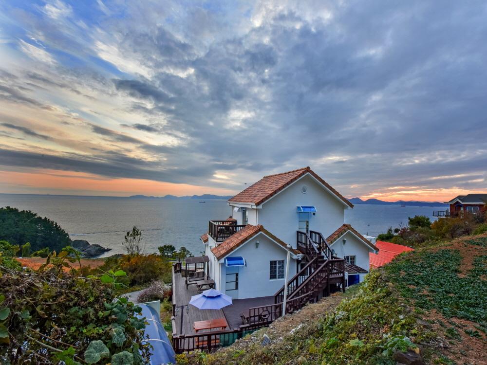 Namhae Bluemare Pension Exterior photo