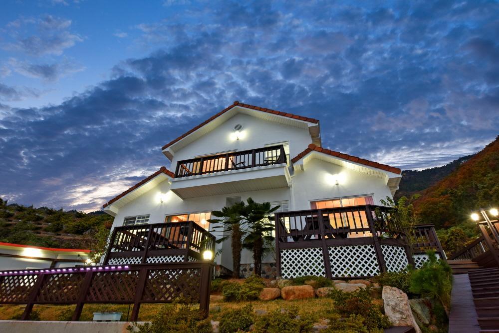 Namhae Bluemare Pension Exterior photo