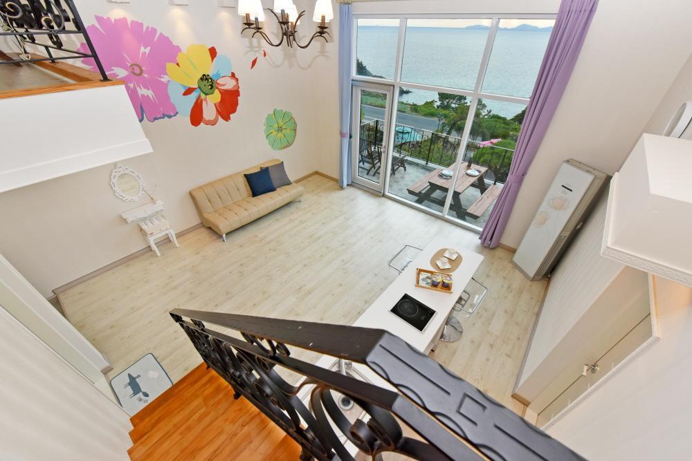 Namhae Bluemare Pension Exterior photo